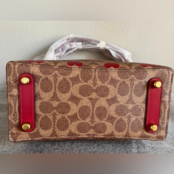 NWT Coach Willow Bucket Bag in Signature Canvas with Heart Print - Picture 5 of 12
